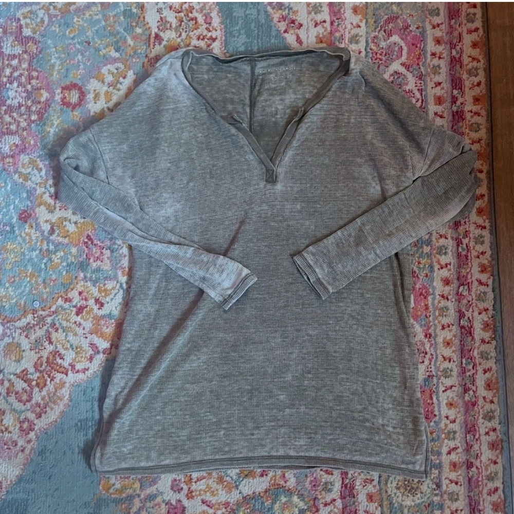 American eagle distressed long sleeve